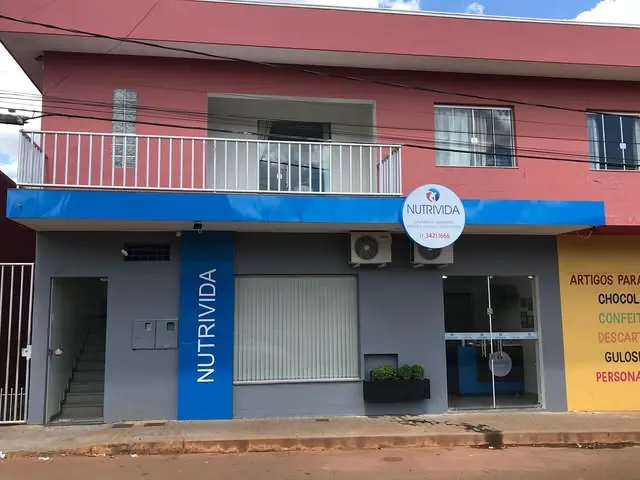 Nutrivida — Identificação comercial na fachada