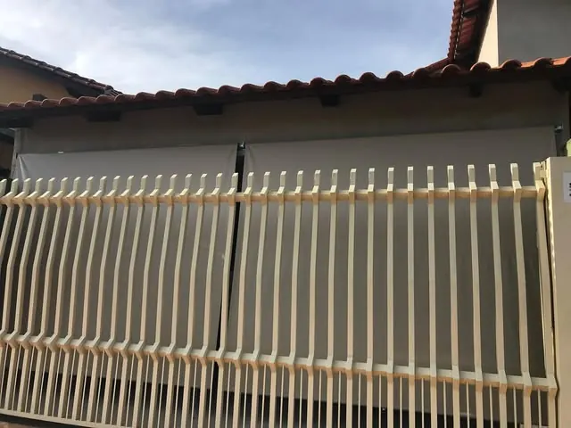 Toldo de proteção lateral — Fechamento lateral para área coberta
