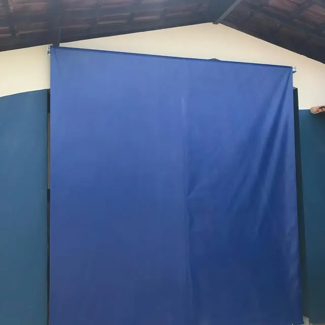 Toldo cortina azul — Cobertura retrátil para varanda