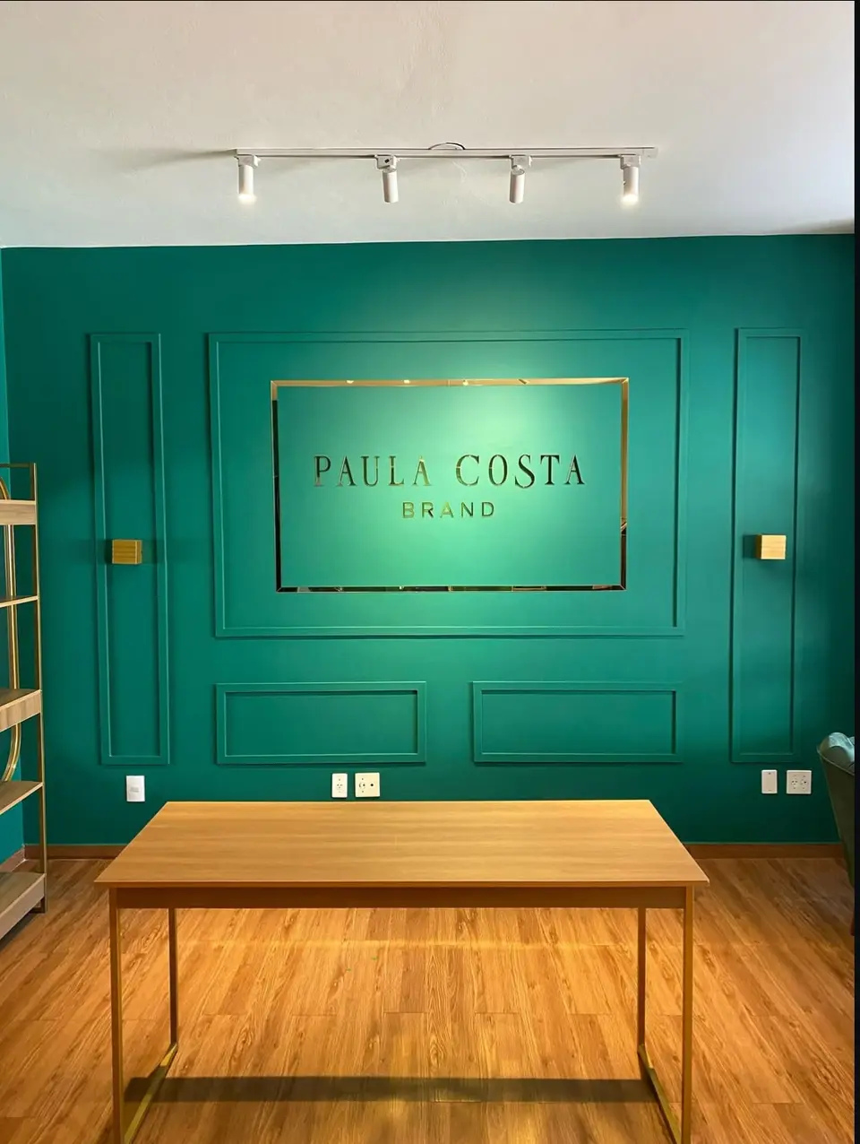 Paula Costa Brand — Letras aplicadas e identidade na loja