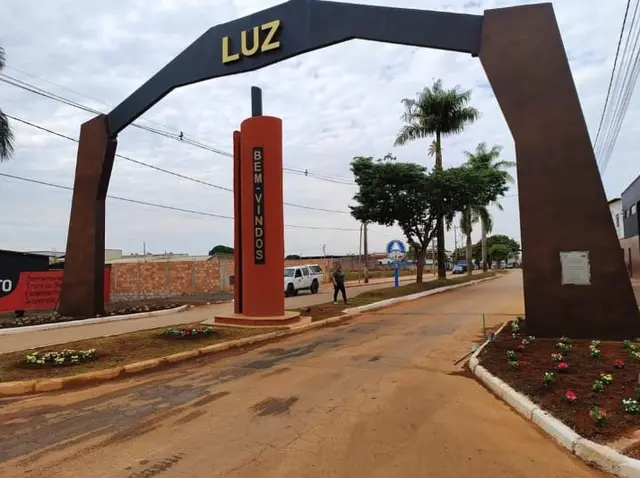 Entrada de Luz — Identificação de boas-vindas na cidade
